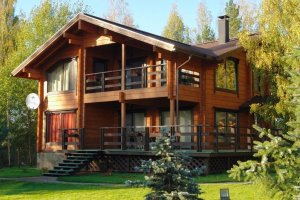 Стоит ли строить дом из клееного бруса